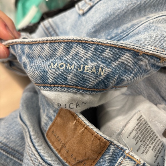 American Eagle Mom Jean Size 10 - Picture 3 of 4